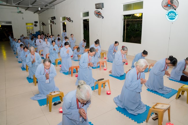 The Rite chanting Ksihitigarbha and the candle lighting night at Dong Cao Pagoda, Thanh Hoa