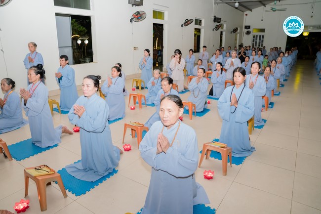 The Rite chanting Ksihitigarbha and the candle lighting night at Dong Cao Pagoda, Thanh Hoa