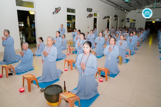 The Rite chanting Ksihitigarbha and the candle lighting night at Dong Cao Pagoda, Thanh Hoa