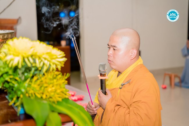 The Rite chanting Ksihitigarbha and the candle lighting night at Dong Cao Pagoda, Thanh Hoa