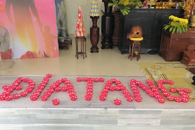 The Rite chanting Ksihitigarbha and the candle lighting night at Dong Cao Pagoda, Thanh Hoa