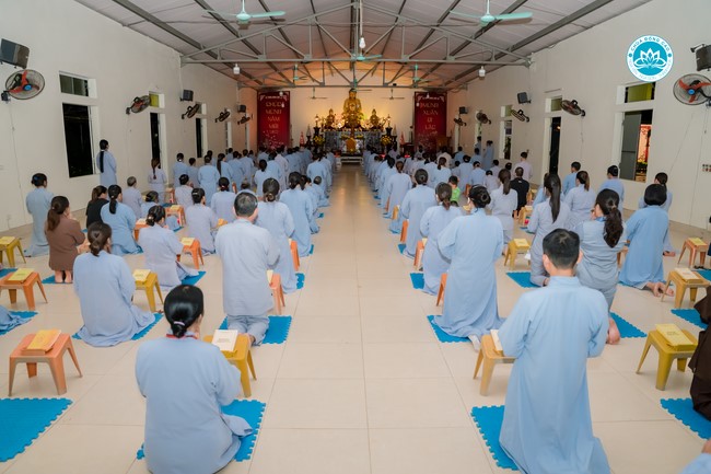 The Rite chanting Ksihitigarbha and the candle lighting night at Dong Cao Pagoda, Thanh Hoa