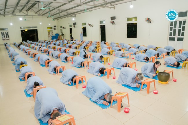 The Rite chanting Ksihitigarbha and the candle lighting night at Dong Cao Pagoda, Thanh Hoa