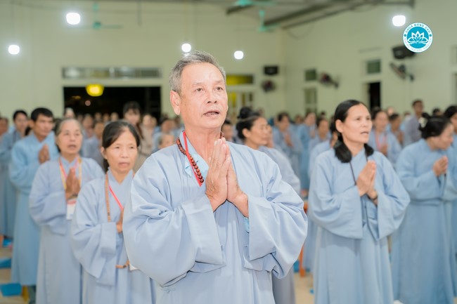 The Rite chanting Ksihitigarbha and the candle lighting night at Dong Cao Pagoda, Thanh Hoa