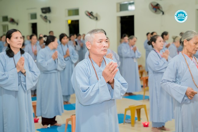 The Rite chanting Ksihitigarbha and the candle lighting night at Dong Cao Pagoda, Thanh Hoa