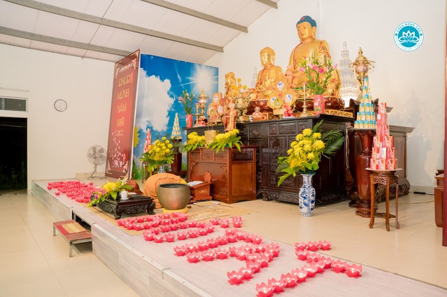 The Rite chanting Ksihitigarbha and the candle lighting night at Dong Cao Pagoda, Thanh Hoa