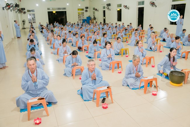 The Rite chanting Ksihitigarbha and the candle lighting night at Dong Cao Pagoda, Thanh Hoa