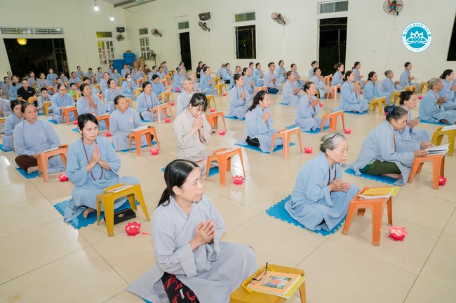 The Rite chanting Ksihitigarbha and the candle lighting night at Dong Cao Pagoda, Thanh Hoa