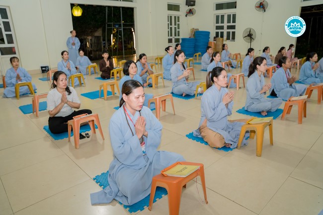 The Rite chanting Ksihitigarbha and the candle lighting night at Dong Cao Pagoda, Thanh Hoa