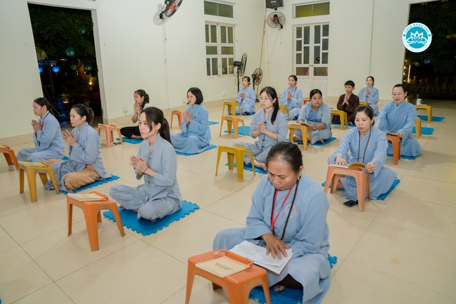 The Rite chanting Ksihitigarbha and the candle lighting night at Dong Cao Pagoda, Thanh Hoa
