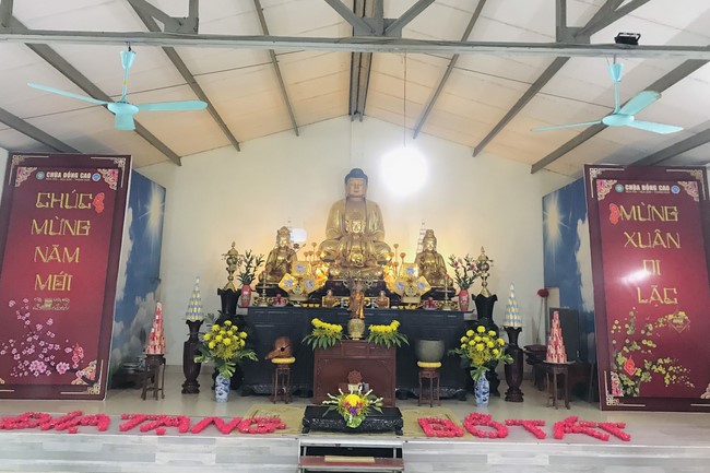 The Rite chanting Ksihitigarbha and the candle lighting night at Dong Cao Pagoda, Thanh Hoa