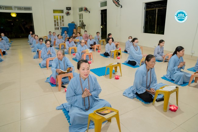 The Rite chanting Ksihitigarbha and the candle lighting night at Dong Cao Pagoda, Thanh Hoa