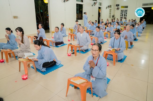 The Rite chanting Ksihitigarbha and the candle lighting night at Dong Cao Pagoda, Thanh Hoa