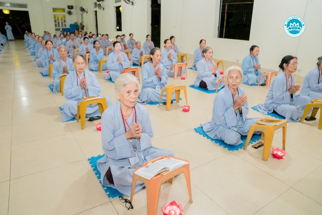 The Rite chanting Ksihitigarbha and the candle lighting night at Dong Cao Pagoda, Thanh Hoa