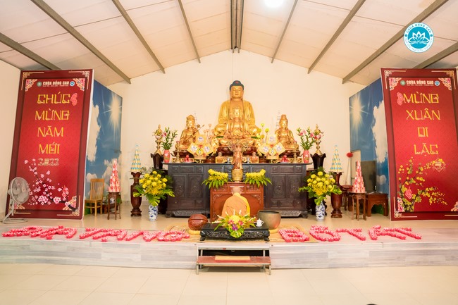 The Rite chanting Ksihitigarbha and the candle lighting night at Dong Cao Pagoda, Thanh Hoa