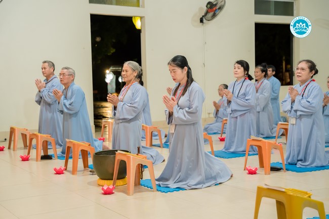 The Rite chanting Ksihitigarbha and the candle lighting night at Dong Cao Pagoda, Thanh Hoa