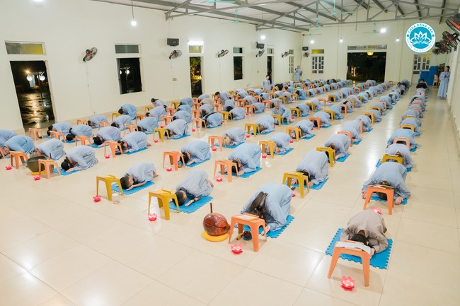 The Rite chanting Ksihitigarbha and the candle lighting night at Dong Cao Pagoda, Thanh Hoa