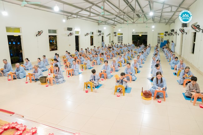 The Rite chanting Ksihitigarbha and the candle lighting night at Dong Cao Pagoda, Thanh Hoa