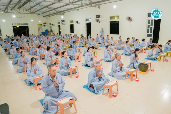 The Rite chanting Ksihitigarbha and the candle lighting night at Dong Cao Pagoda, Thanh Hoa