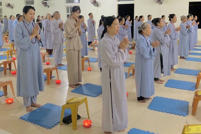 The Rite chanting Ksihitigarbha and the candle lighting night at Dong Cao Pagoda, Thanh Hoa