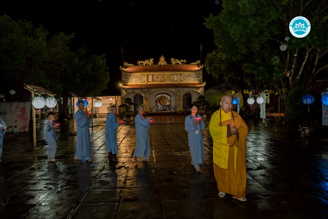 The Rite chanting Ksihitigarbha and the candle lighting night at Dong Cao Pagoda, Thanh Hoa