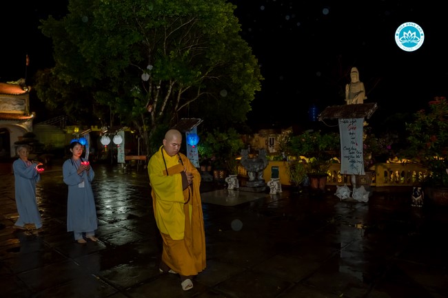 The Rite chanting Ksihitigarbha and the candle lighting night at Dong Cao Pagoda, Thanh Hoa