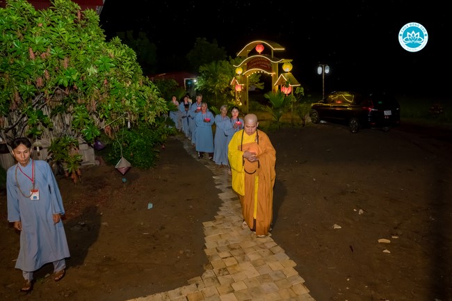 The Rite chanting Ksihitigarbha and the candle lighting night at Dong Cao Pagoda, Thanh Hoa