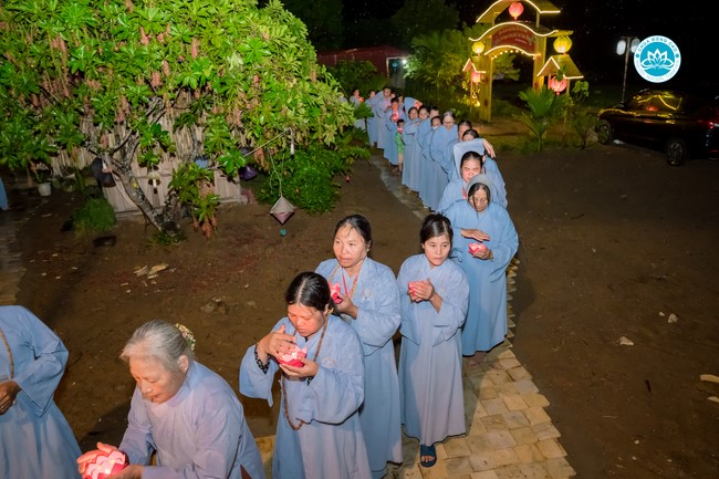 The Rite chanting Ksihitigarbha and the candle lighting night at Dong Cao Pagoda, Thanh Hoa