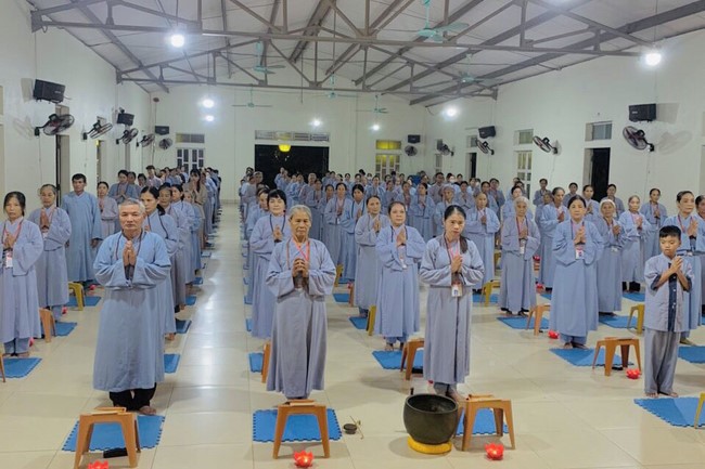 The Rite chanting Ksihitigarbha and the candle lighting night at Dong Cao Pagoda, Thanh Hoa