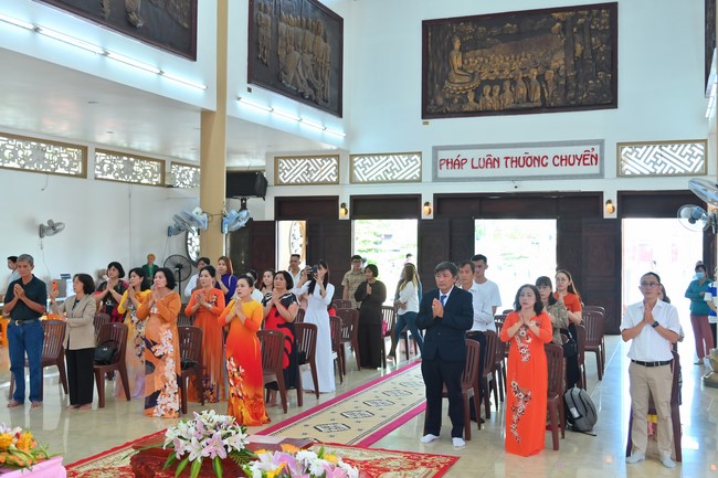 Wedding Ceremony at the pagoda