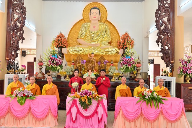 Wedding Ceremony at the pagoda
