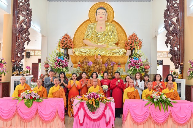 Wedding Ceremony at the pagoda