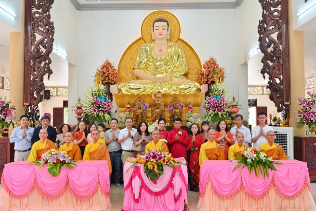 Wedding Ceremony at the pagoda