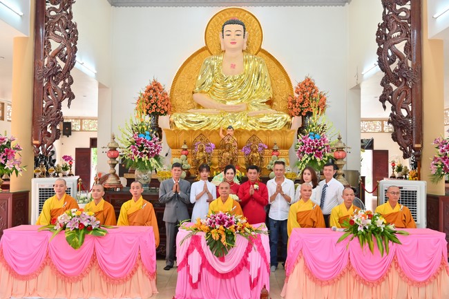Wedding Ceremony at the pagoda