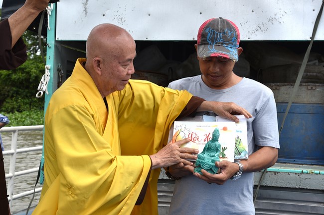 Releasing creatures in Cu Chi district of the Charity Board