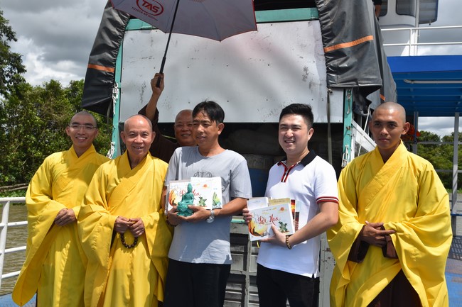 Releasing creatures in Cu Chi district of the Charity Board