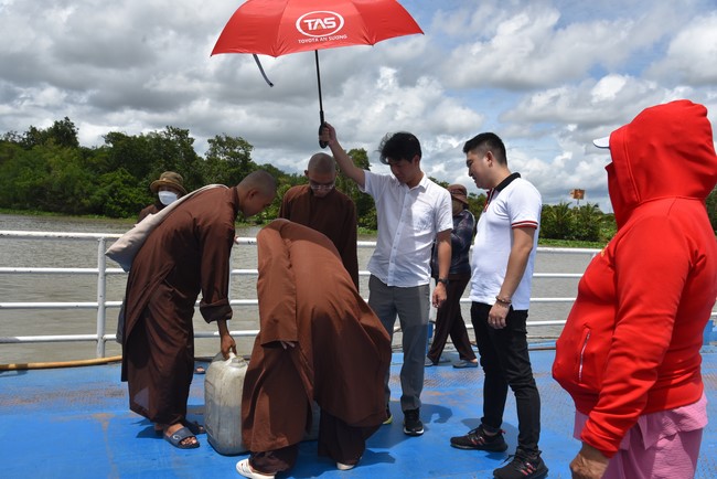 Releasing creatures in Cu Chi district of the Charity Board