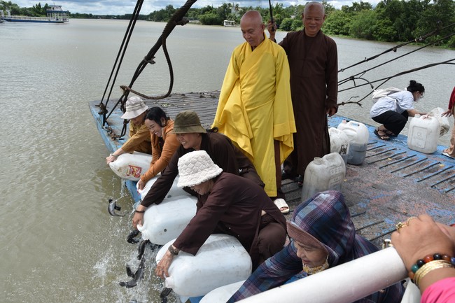 Releasing creatures in Cu Chi district of the Charity Board