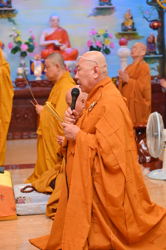 Holding Pravaranà Ceremony of the Director Board (DB) of Hoc Mon district's Vietnam Buddhist Sangha (VBS)