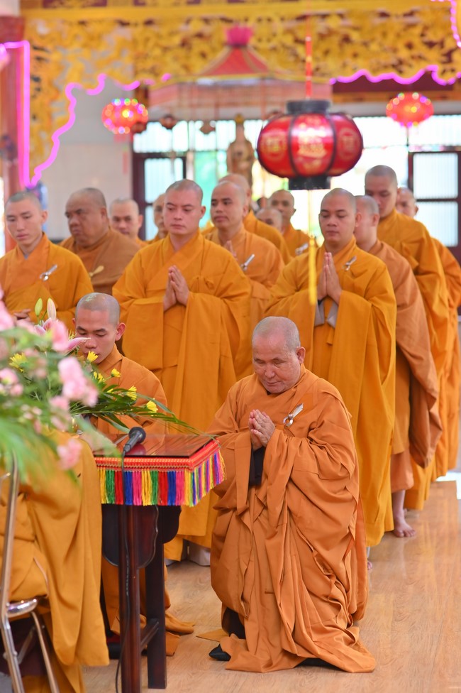 Holding Pravaranà Ceremony of the Director Board (DB) of Hoc Mon district's Vietnam Buddhist Sangha (VBS)