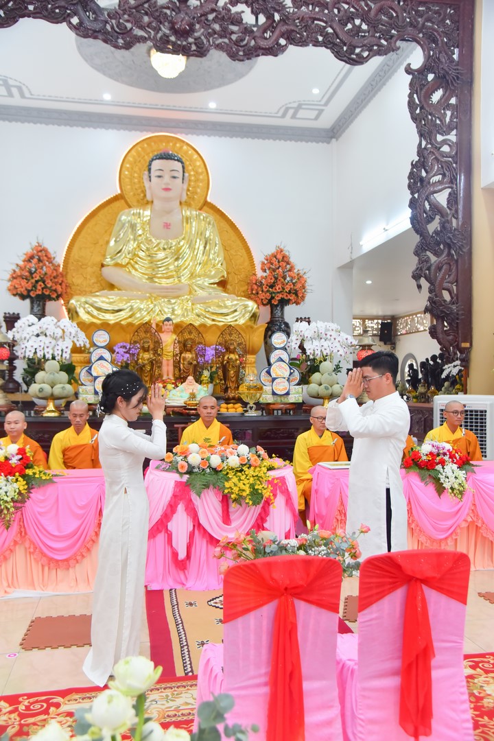 Wedding Ceremony at the pagoda