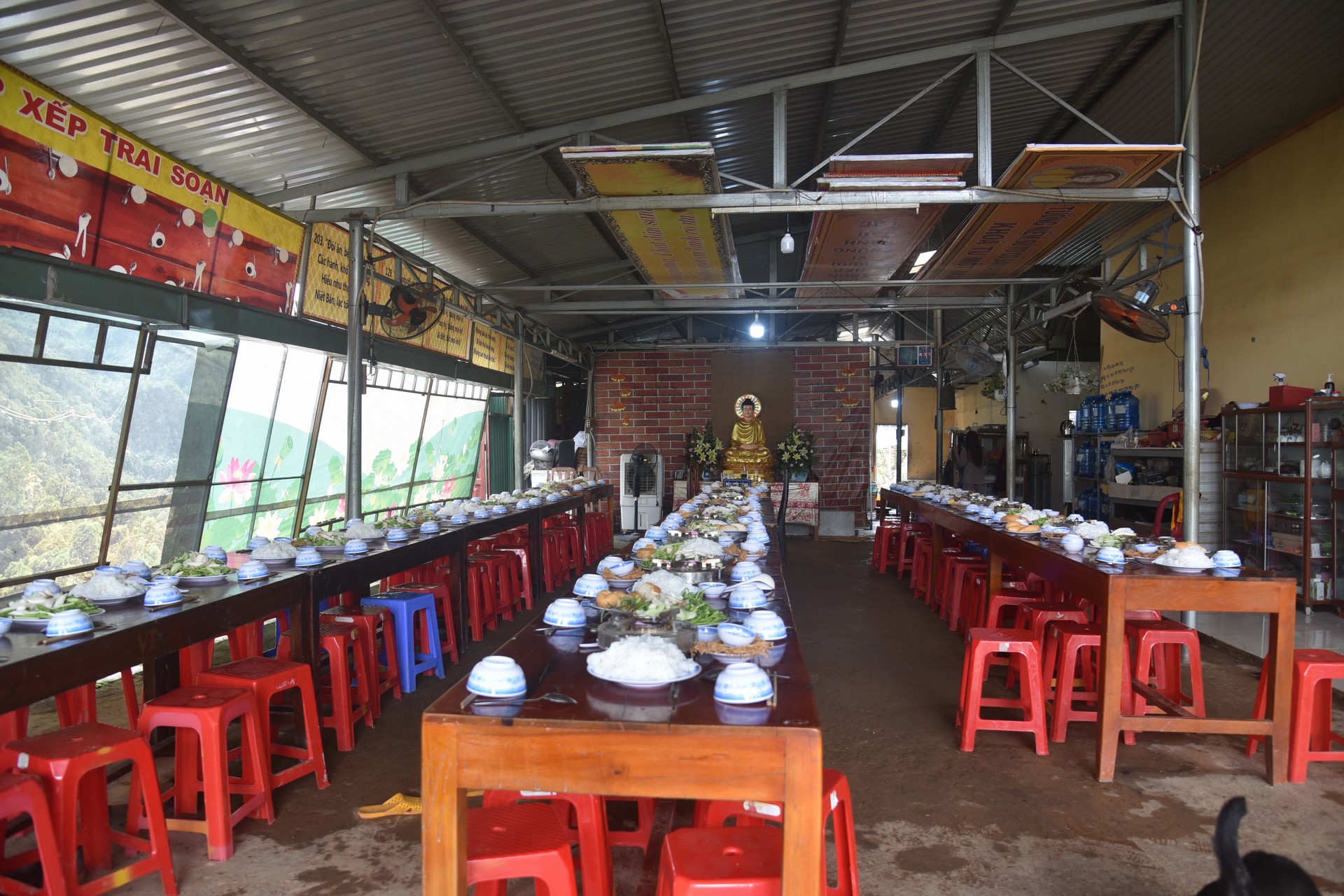 Giving gifts of Mid-autumn Festival and One-Day Retreat at Dang Phap Pagoda