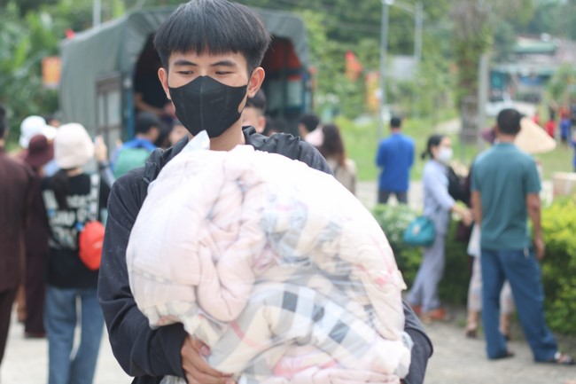 Enjoy the Full Moon Festival for Kids in Son Hong border area of Giai Lam Pagoda, Ha Tinh