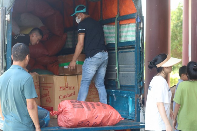 Enjoy the Full Moon Festival for Kids in Son Hong border area of Giai Lam Pagoda, Ha Tinh