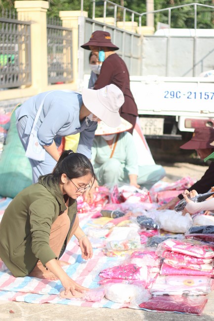 Enjoy the Full Moon Festival for Kids in Son Hong border area of Giai Lam Pagoda, Ha Tinh