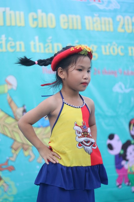 Enjoy the Full Moon Festival for Kids in Son Hong border area of Giai Lam Pagoda, Ha Tinh