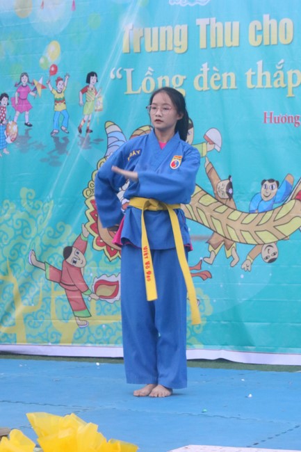 Enjoy the Full Moon Festival for Kids in Son Hong border area of Giai Lam Pagoda, Ha Tinh