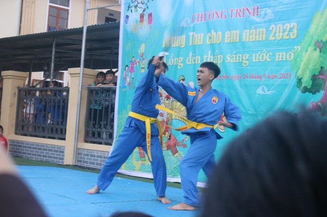 Enjoy the Full Moon Festival for Kids in Son Hong border area of Giai Lam Pagoda, Ha Tinh