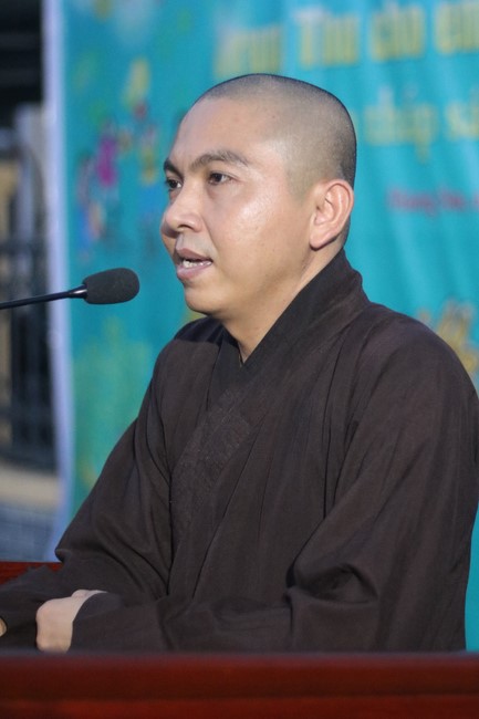 Enjoy the Full Moon Festival for Kids in Son Hong border area of Giai Lam Pagoda, Ha Tinh