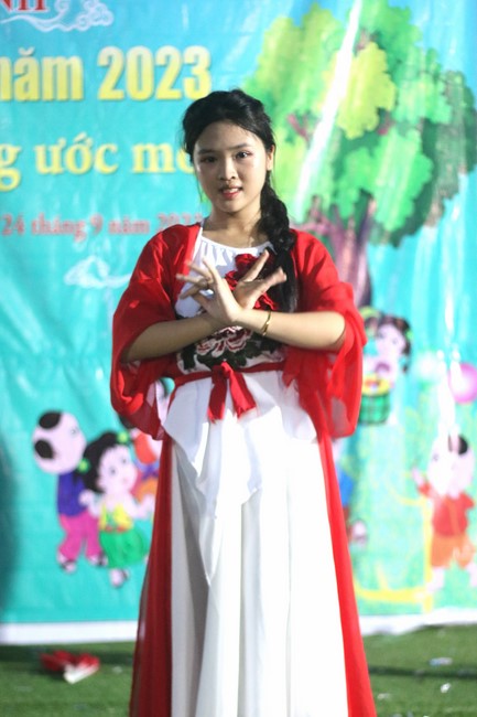 Enjoy the Full Moon Festival for Kids in Son Hong border area of Giai Lam Pagoda, Ha Tinh